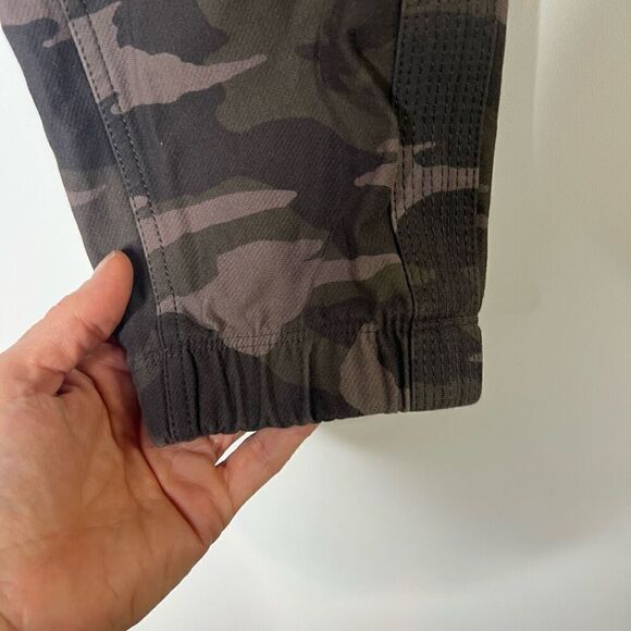 Athleta Farralon Jogger Pants Camouflage Green Taupe Brown - Picture 9 of 15